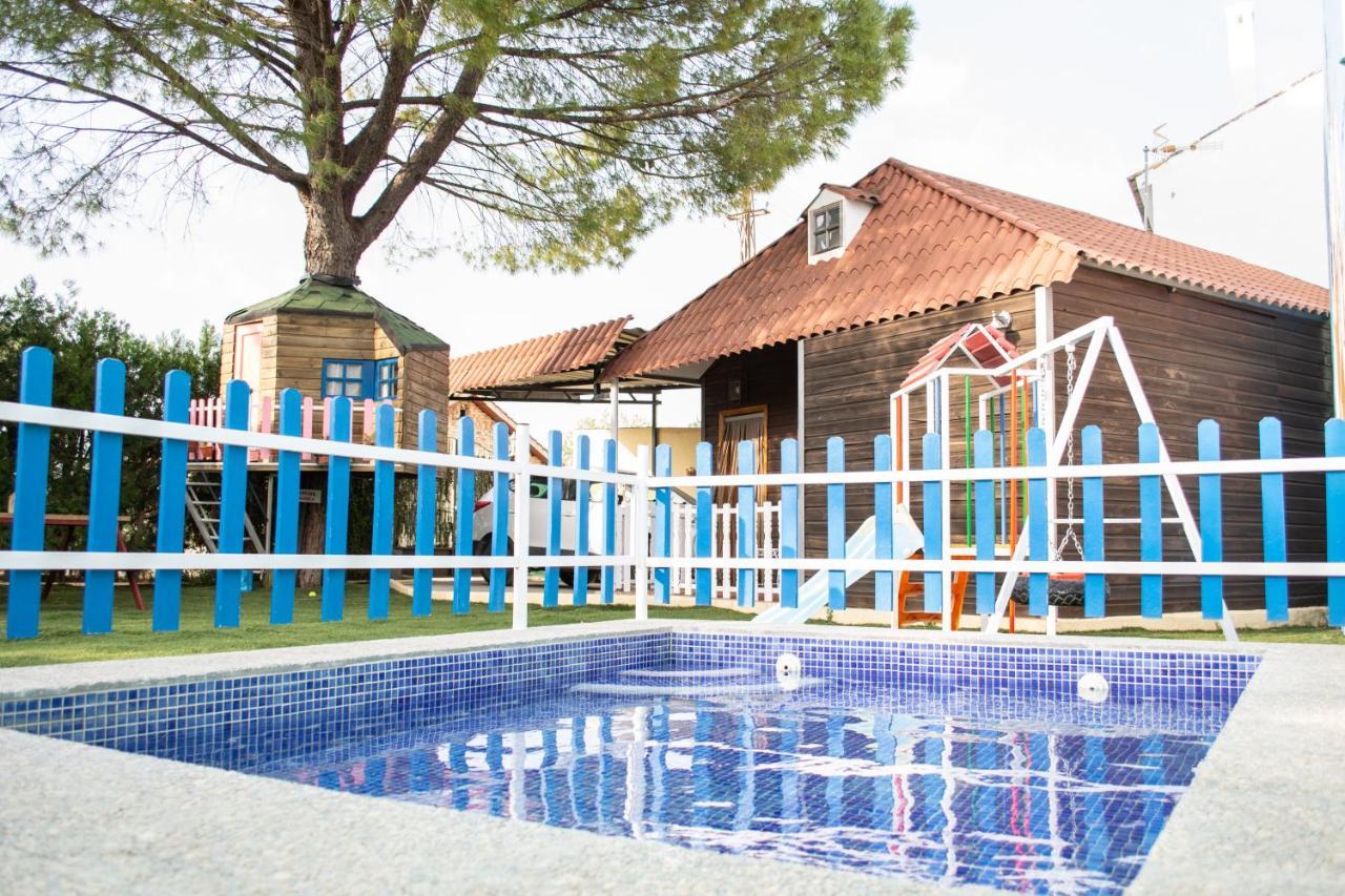 Bungalow Perotonar Ideal Para Familia Con Niños La Puebla de Cazalla Bagian luar foto