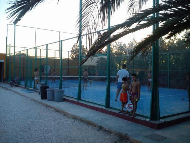 Bungalow Perotonar Ideal Para Familia Con Niños La Puebla de Cazalla Bagian luar foto